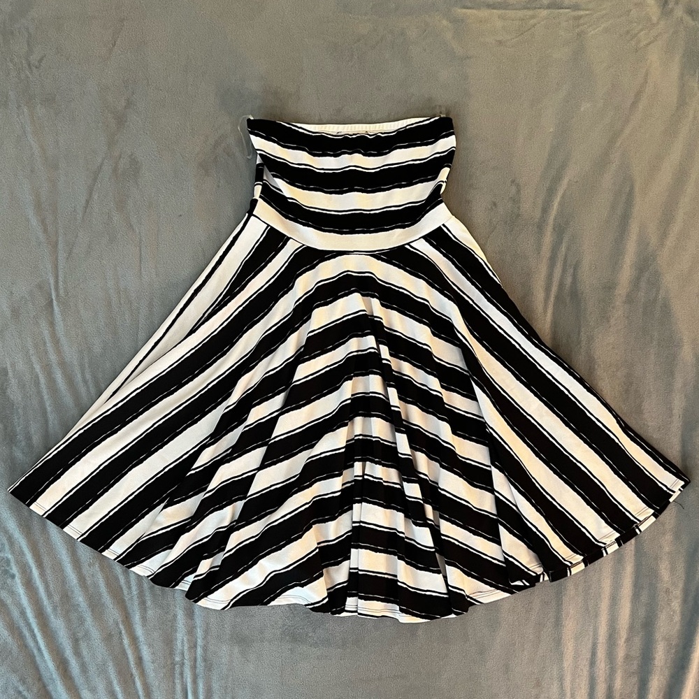 NWT Pretty Little Thing strapless dress - Size L